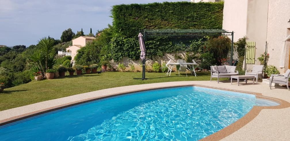 Studio-Mezzanine Dans Villa Cagnes-sur-Mer Dış mekan fotoğraf